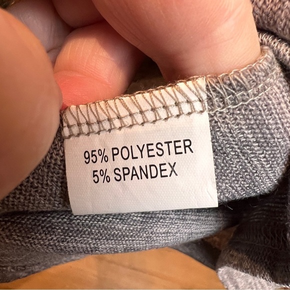 NWT HIGHNESS Gray long sleeve Tunic w/Round Neckline. Size L/XL. - Picture 4 of 5